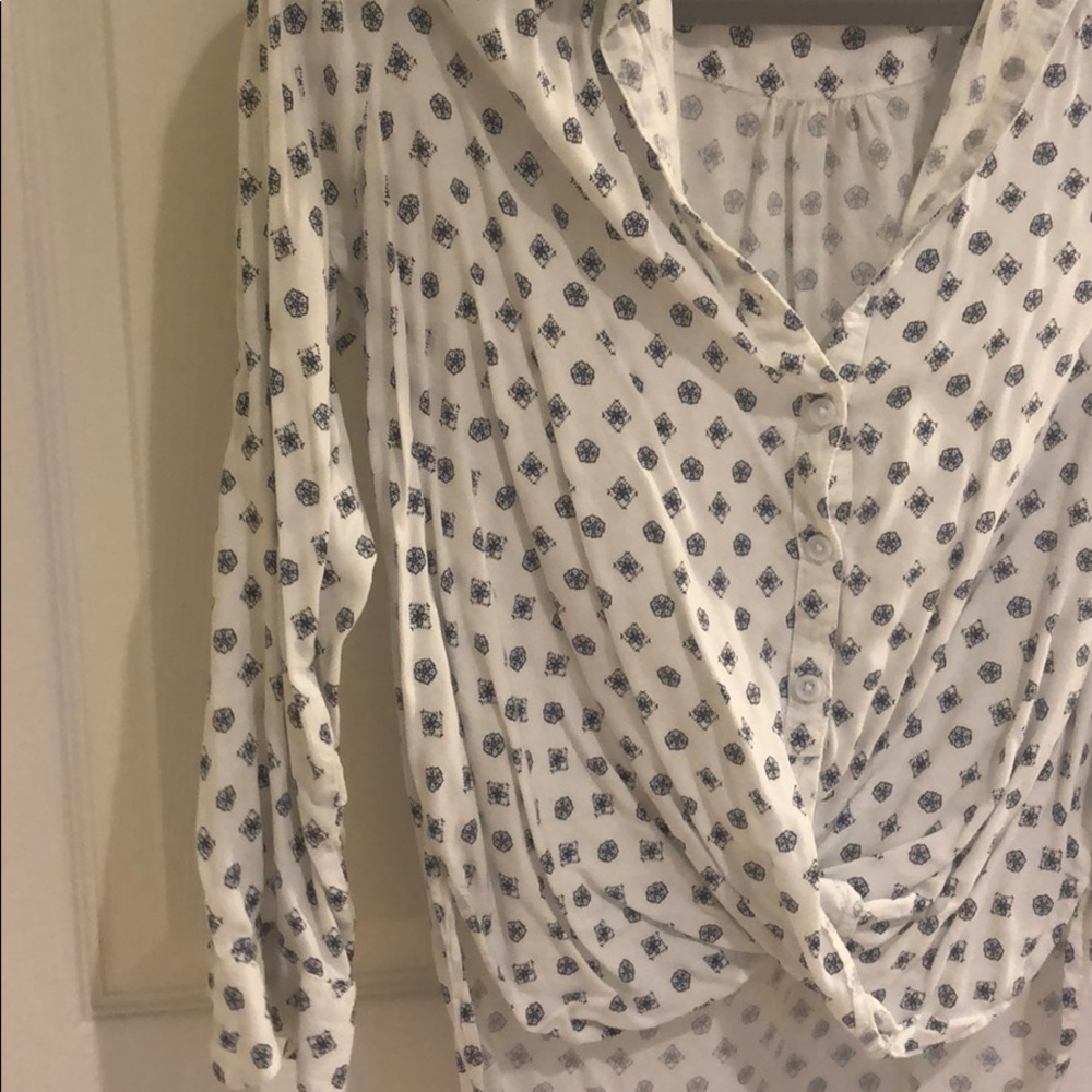 Small button up - Picture 4 of 6